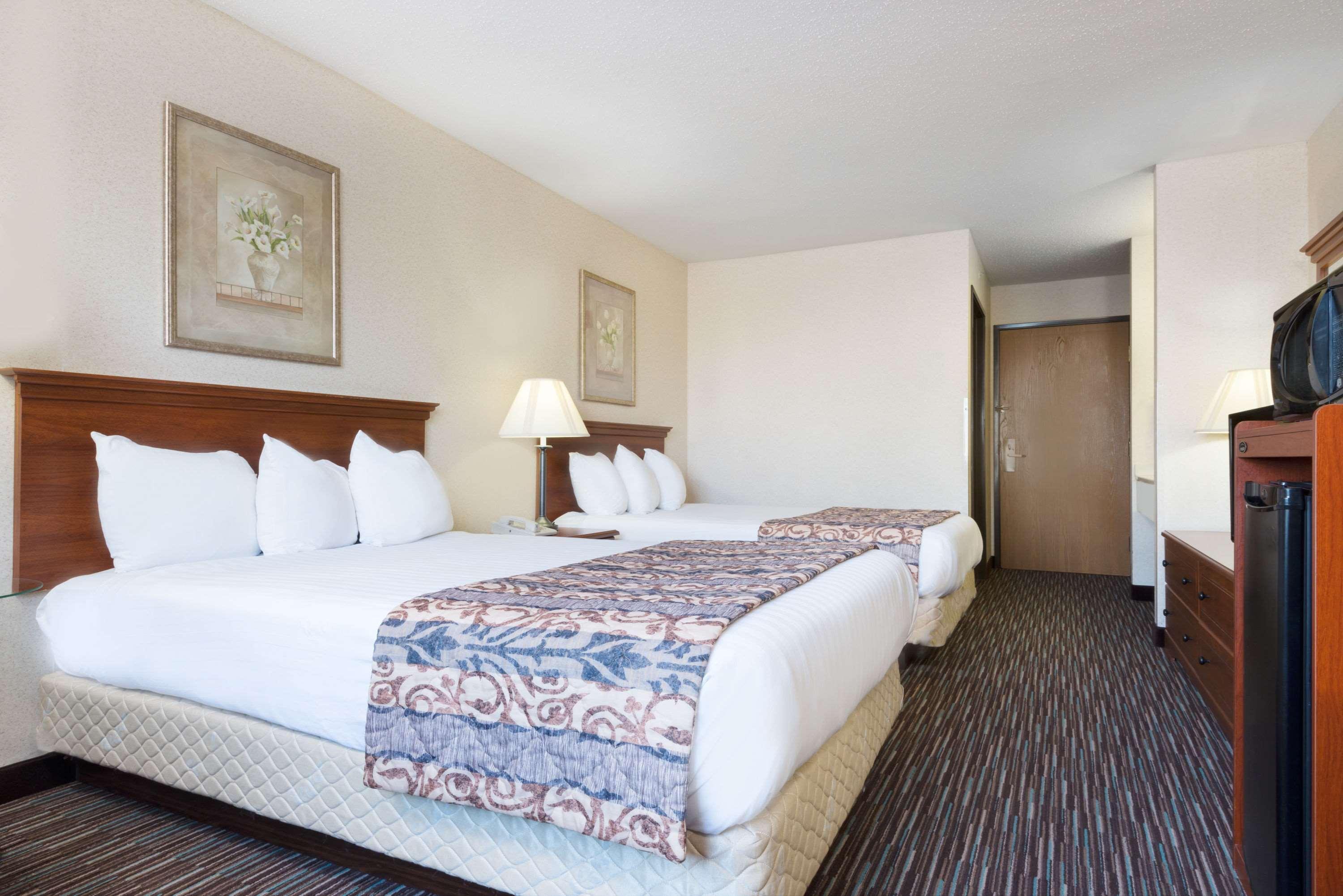 Baymont By Wyndham Columbus/Rickenbacker Hotell Eksteriør bilde