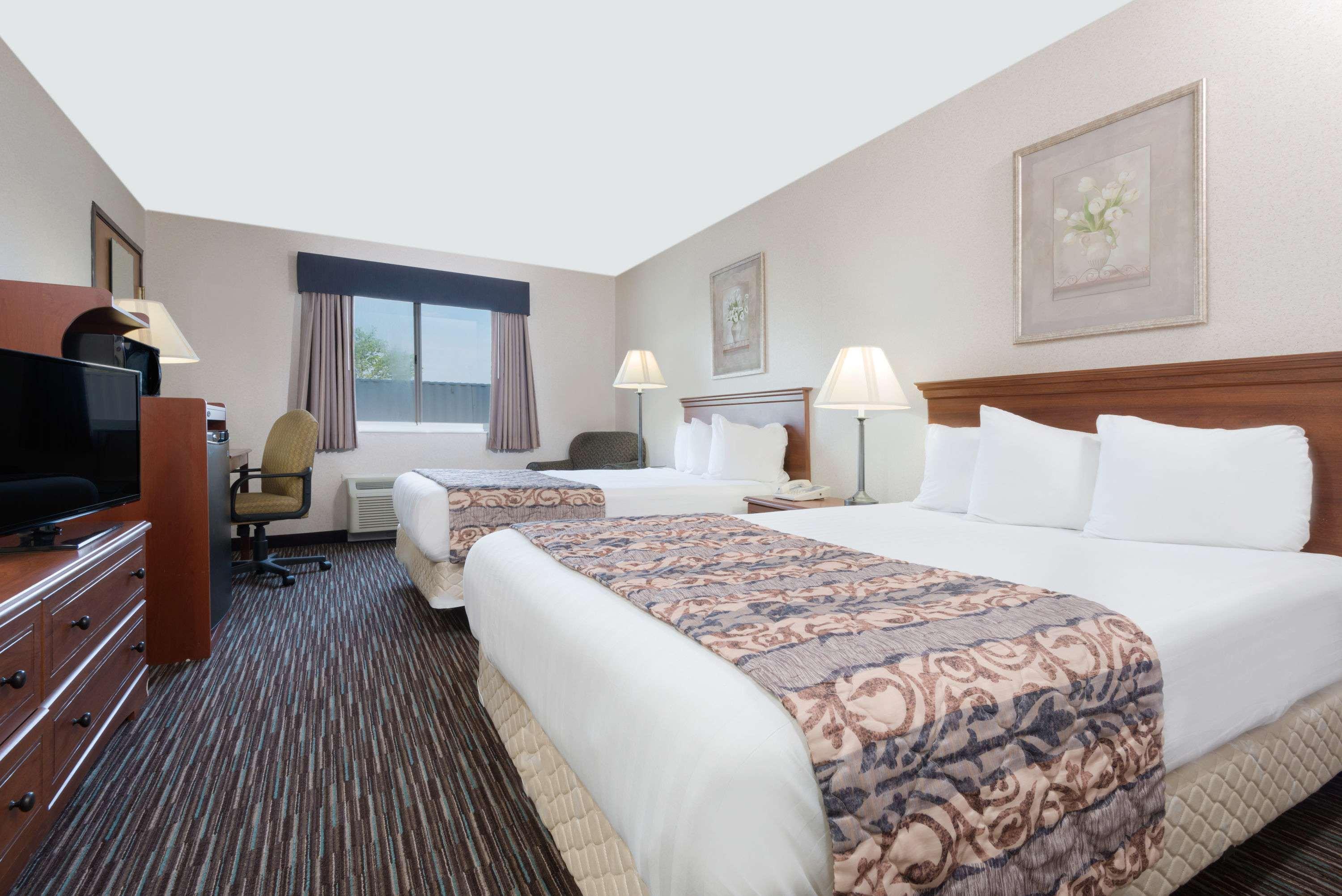 Baymont By Wyndham Columbus/Rickenbacker Hotell Eksteriør bilde