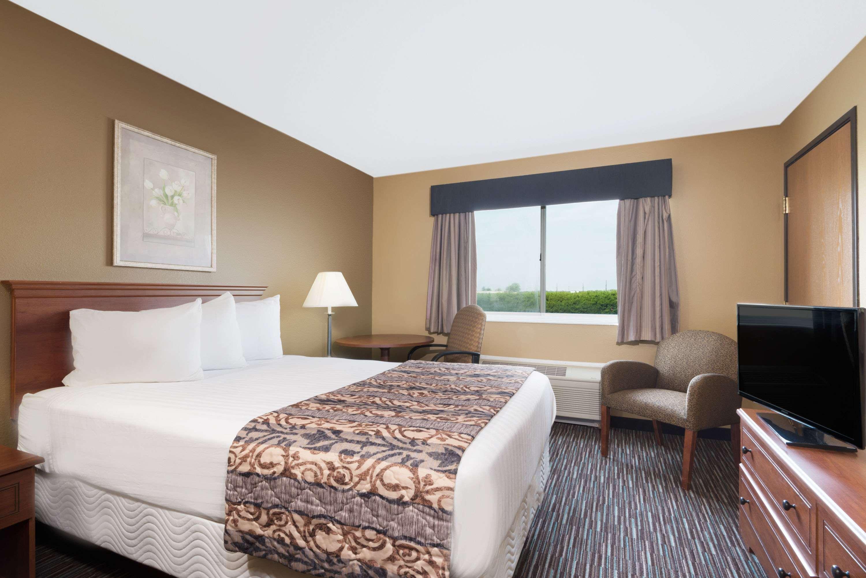 Baymont By Wyndham Columbus/Rickenbacker Hotell Eksteriør bilde