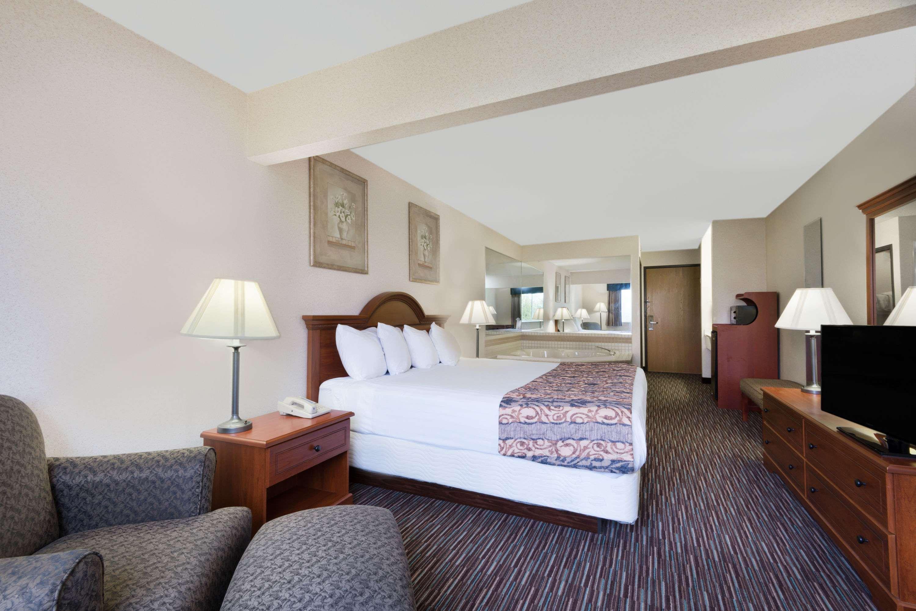 Baymont By Wyndham Columbus/Rickenbacker Hotell Eksteriør bilde