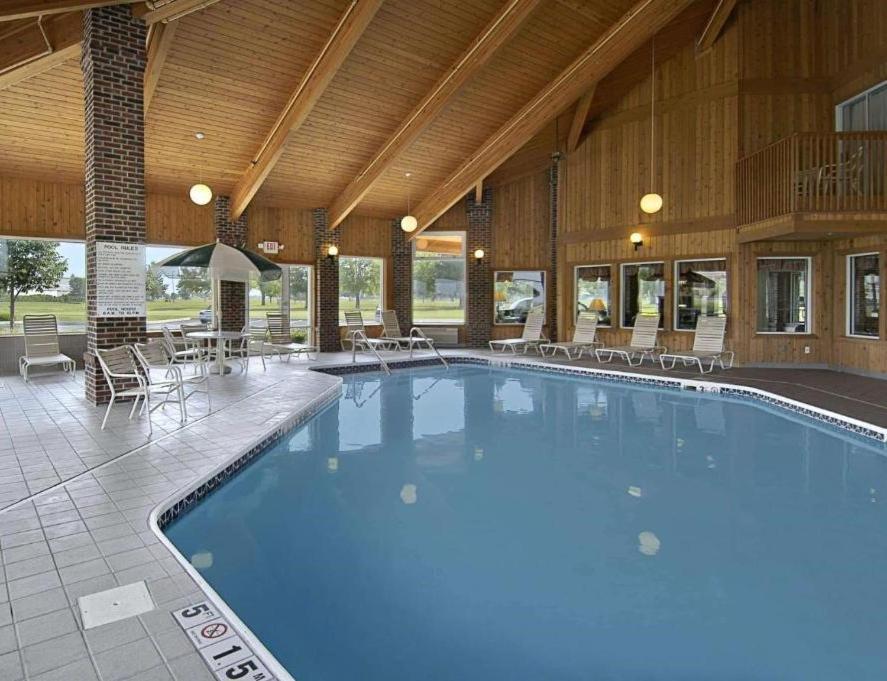 Baymont By Wyndham Columbus/Rickenbacker Hotell Eksteriør bilde