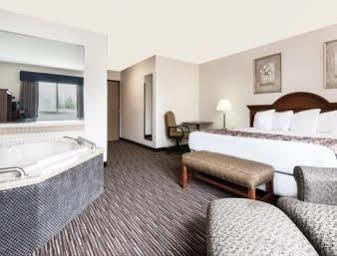 Baymont By Wyndham Columbus/Rickenbacker Hotell Eksteriør bilde