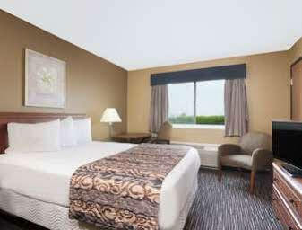 Baymont By Wyndham Columbus/Rickenbacker Hotell Eksteriør bilde