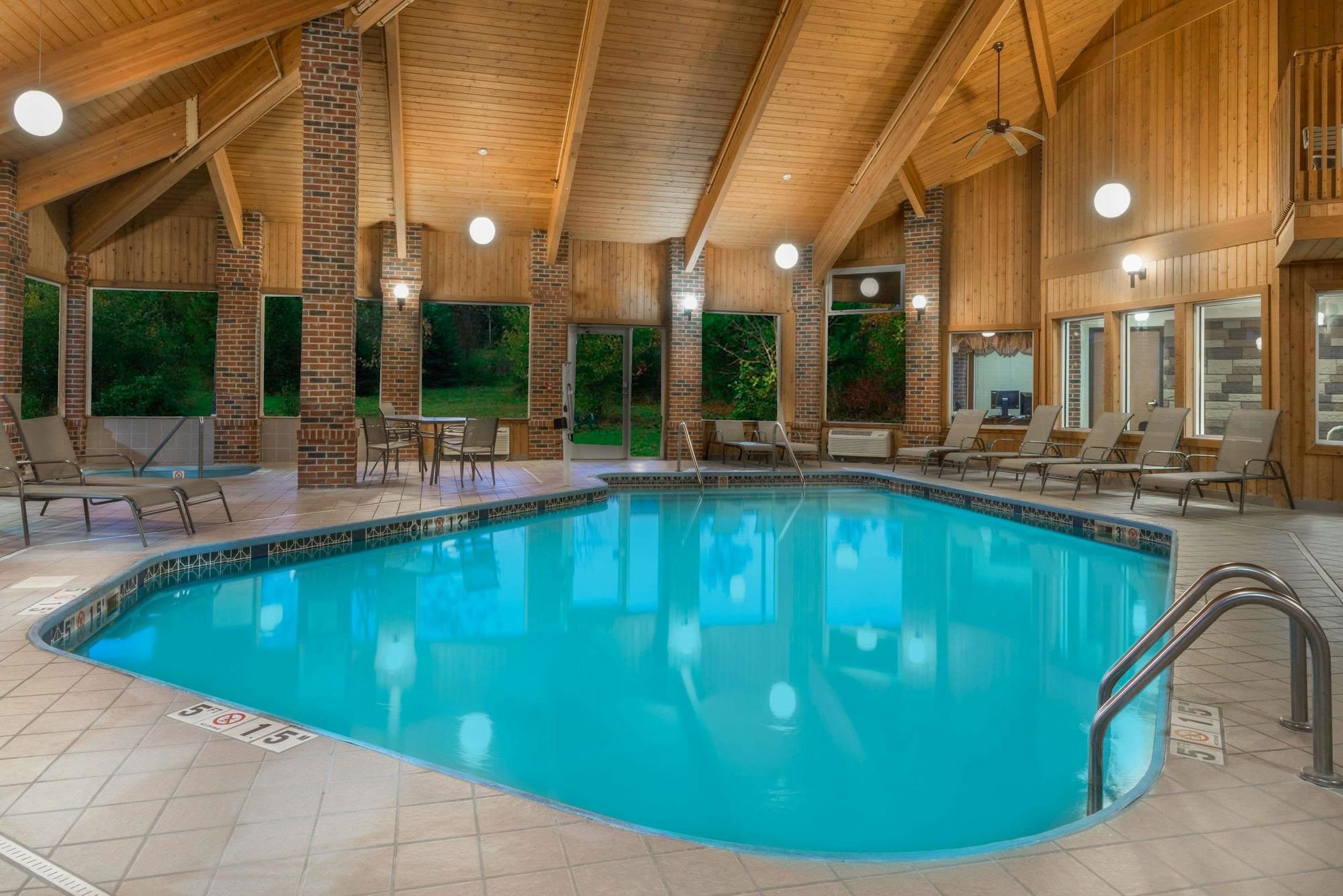 Baymont By Wyndham Columbus/Rickenbacker Hotell Eksteriør bilde